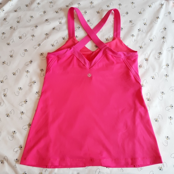 NWOT lululemon yoga tank top w/ built-in bra - Picture 4 of 7